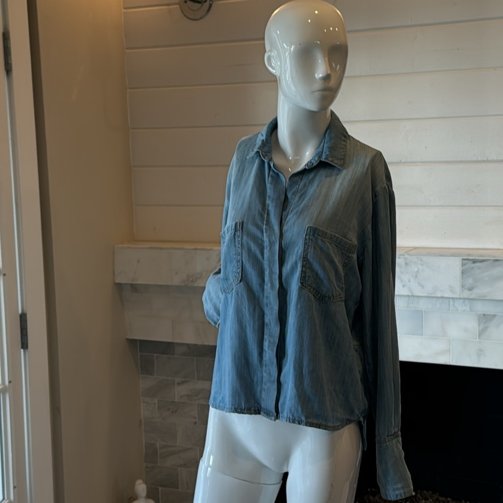 Bella Dahl Split Back Button Down Chambray Shirt … - image 3